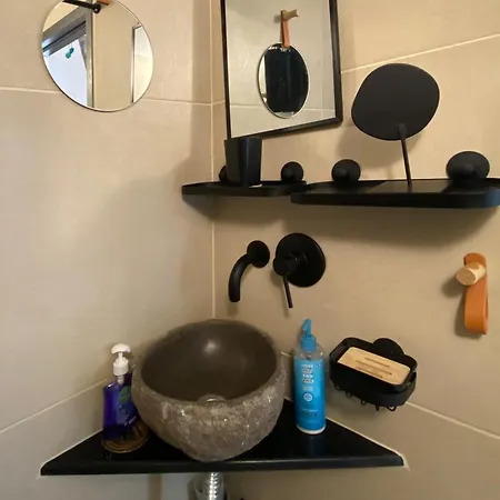 Appartement Nest In Mets à Athènes Extérieur photo